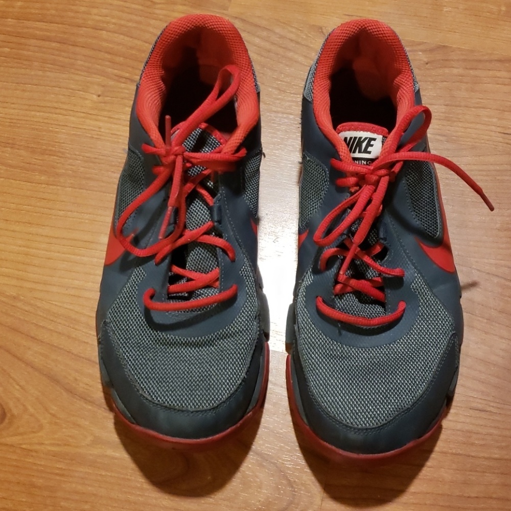 Men's gently used Nike shoes size 10.5